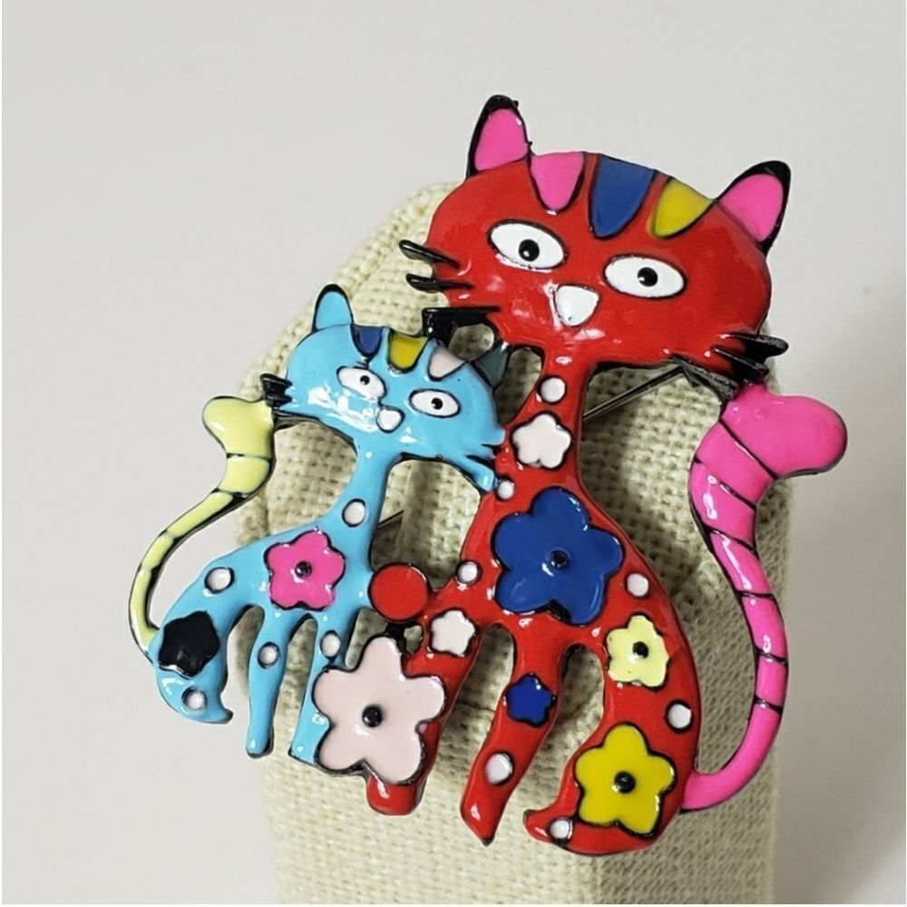 FOLK ART CATS Brightly Colored Enameled Pin Brooch Or Pendant